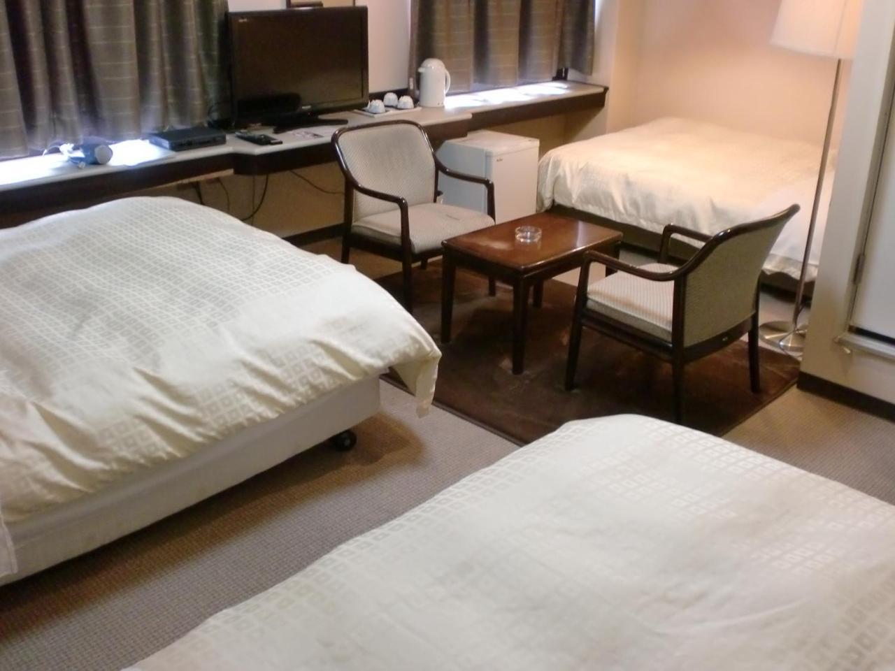 Tsuyama Central Hotel Townhouse Bagian luar foto